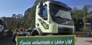 Equipe valorizada e Volvo VM 32 toneladas