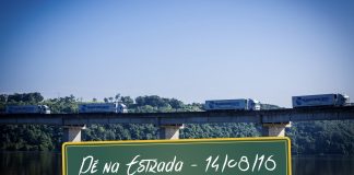 Caminhões de corrida e caminhões de trabalho Caminhões de corrida e caminhões de trabalho.