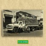 Foto enviada por Eduardo Norvila – Guaíra/PR: “Chevrolet Brasil 1959 do meu avô carregado de café em Arapongas/PR. Na foto, da esquerda para direita: meu pai, irmão Roberto, vô Victor e primos.”