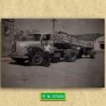 Foto enviada por Carlos Alberto Salmazi de Osasco/SP: “Fotos do caminhão Magirus que meu pai (Alberto) dirigiu na década de 50, esse veículo era um V8 a Diesel refrigerado a ar com câmbio de 6 marchas, no transporte de estacas e bate estacas.”