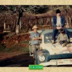 Foto enviada por Cesar Perazzoli: ” Chevrolet Brasil a gasolina ano 59 em Videira/SC. Na foto sou eu sobre o capô,  o tio Dirceu, o primo Itamar e o pai Omacir.”