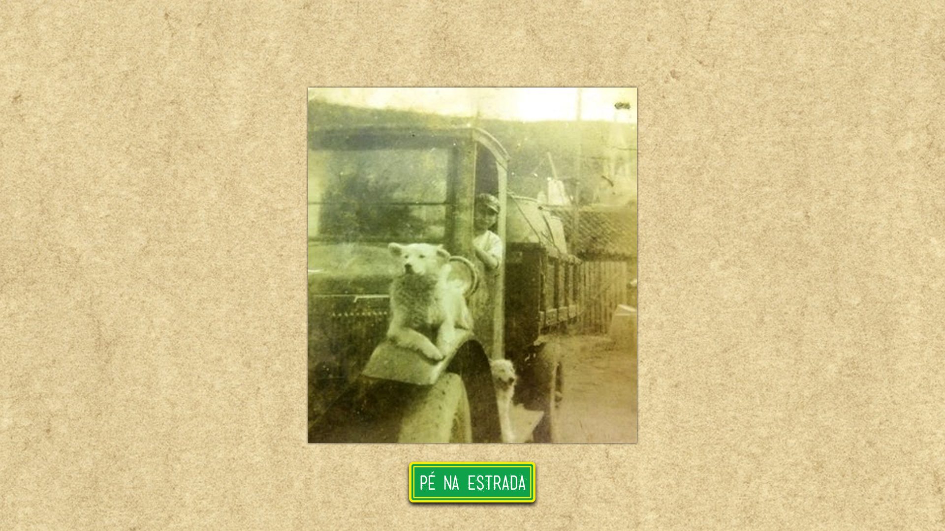 Foto enviada por: Italo R. Languardia: ” Caminhão International, modelo F26, ano 1924. Pertencia ao meu pai,Nicolau Laguardia, e estava carregado com tambores de gasolina.”