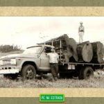 Foto enviada por Eliane Sariguel: “Foto do caminhão do meu avô, um Chevrolet C65 a gasolina, nela estão meu avô Clauci Sariguel e meu pai, Vilmar Luiz Sariguel, ainda criança.”
