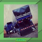 Foto enviada por Tiago Plantier: “Apesar de não ser caminhoneiro sou apaixonado por caminhões e tenho feito algumas miniaturas de caminhões de madeira. Na foto uma Scania que fiz.”