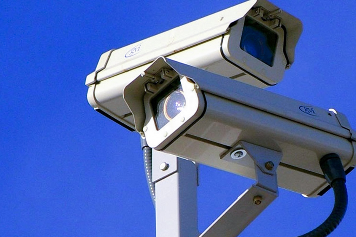 Projeto de lei propõe que painéis exibam velocidade registrada por radares Projeto de lei propõe que painéis exibam velocidade registrada por radares