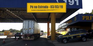 Cargas ilícitas na mira da polícia e trânsito consciente Fiscalização contrabando e descaminho