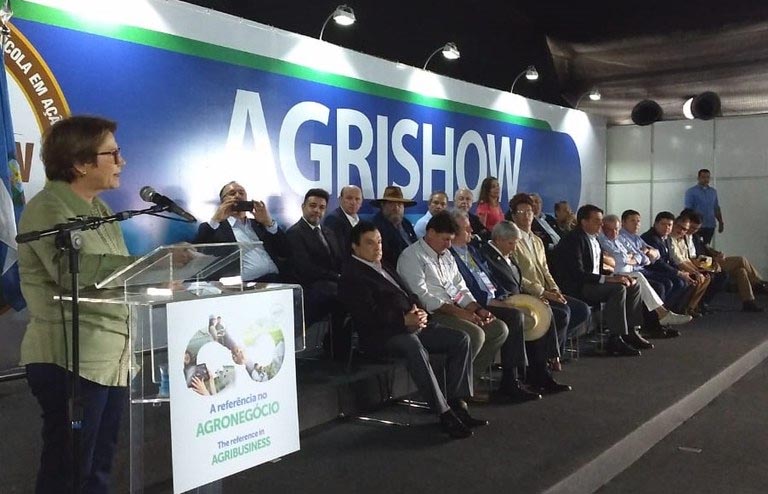 Foto da ministra Tereza Cristina anunciando sobre o financiamento no setor de máquinas agrícolas 
