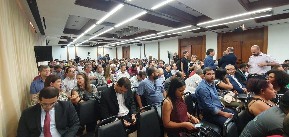 público participando da audiência pública da ANTT em São Paulo