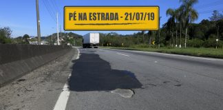 Buracos no caminho e linha de crédito sem explicação Buracos no caminho e linha de crédito sem explicação