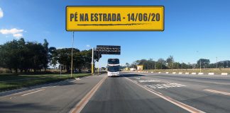 Ônibus na garagem e o transporte de bobinas nas estradas Ônibus na garagem e o transporte de bobinas nas estradas
