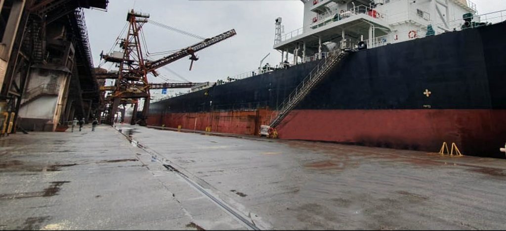 Movimentação de cargas no porto de Paranaguá