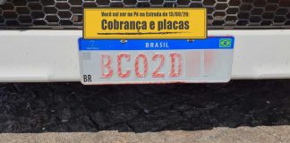 Cobrança para descarregar e placas Mercosul Placas Mercosul