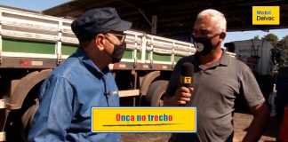 Sem perrengue | Onça rondando o caminhão Sem perrengue | Onça rondando o caminhão