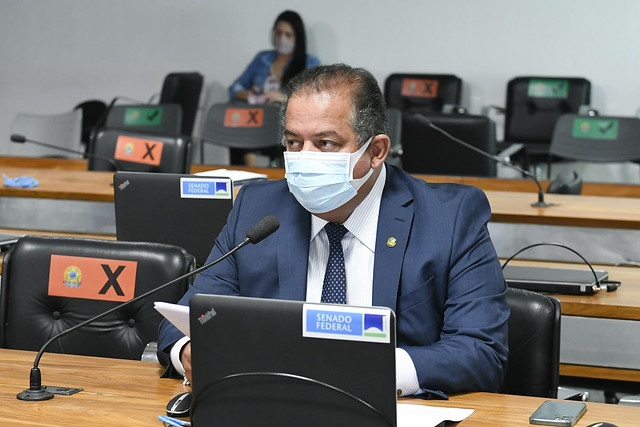 Senador Eduardo Gomes (MDB-TO). autor do PL 2955/2021, que pode exigir habilitação específica para condutores de carro automático. (Roque de Sá/Agência Senado)