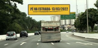 Traseira arqueada e café na caixa cozinha Traseira arqueada