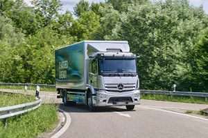 Mercedes-Benz investe em mais caminhões sustentáveis para zerar emissão de CO2 até 2050