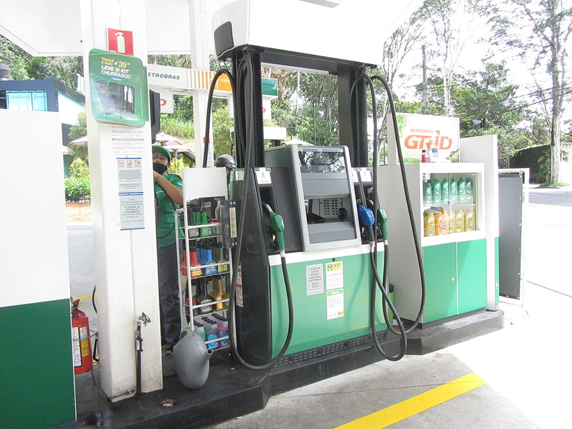 Gasolina fica 20 centavos mais barata, diesel nem sinal de redução na bomba