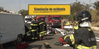 Simulação de acidente na estrada Simulação de acidente na estrada