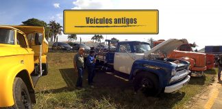 Exposição de veículos antigos Exposição de veículos antigos