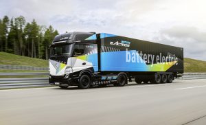 Mercedes-Benz apresenta caminhão elétrico pesado para longas distâncias em evento na Alemanha