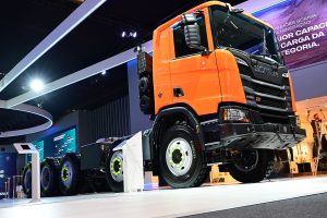 Scania lança linha Super e apresenta os três caminhões mais pesados da Fenatran