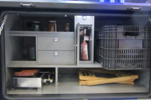 Caixa cozinha térmica e geladeira automotiva controlada por aplicativo são lançadas na Fenatran