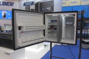 Caixa cozinha térmica e geladeira automotiva controlada por aplicativo são lançadas na Fenatran