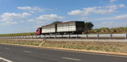 Saiba quais veículos de carga estão proibidos de trafegar em rodovias federais no Natal e Ano Novo