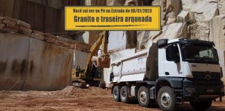Retrospectiva granito e traseira arqueada