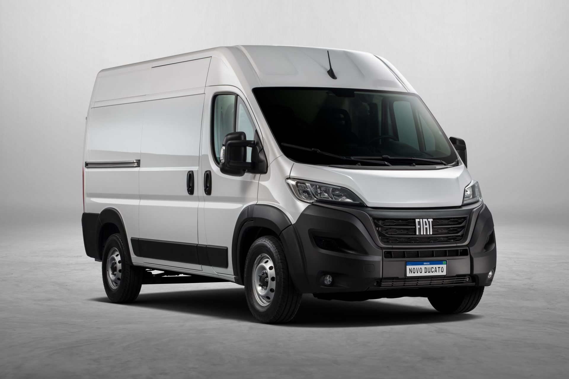 Completando 25 anos em 2023, Fiat apresenta novas versões da Linha Ducato