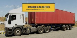 Desengate da carreta em piso irregular Caminhão com carreta conteiner