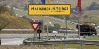 Dia do Caminhoneiro com o Pé na Estrada Entrada do posto Graal 56 na Rodovia dos Bandeirantes