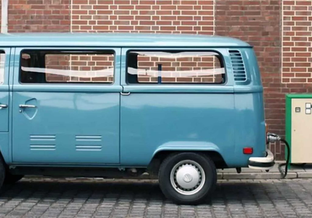 Conheça uma Volkswagen Kombi elétrica fabricada em 1972