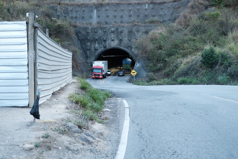 Túnel na BR-381