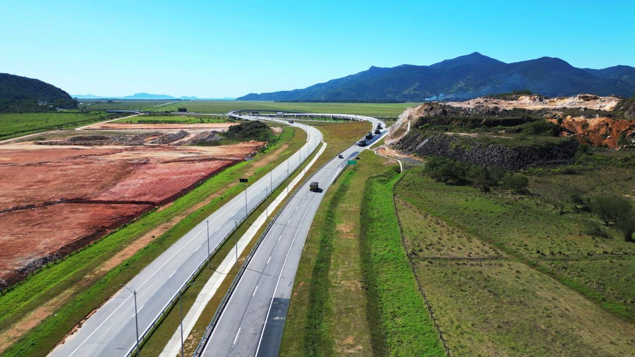 Volume de tráfego e acidentes diminuem após inauguração do Contorno Viário de Florianópolis na BR-101/SC 
