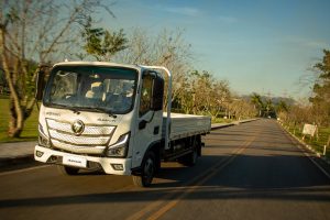 A Foton, fabricante chinesa de caminhões, iniciou a comercialização do semileve Aumark S 315 AMT. O caminhão tem Peso Bruto Total (PBT) de 3.500 kg e motor Cummins 2.5 de 150 cv.