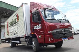 Mercedes-Accelo ganha às ruas