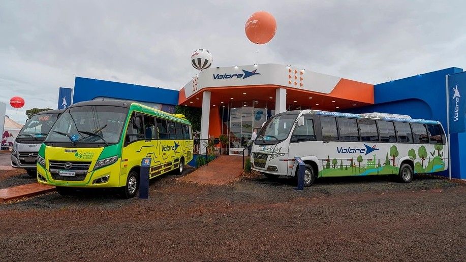 Volare mostra híbrido e a gás na Agrishow 2025. Trata-se dos modelos Fly 10 GV, Attack 9 Híbrido e Attack 10 Rural.