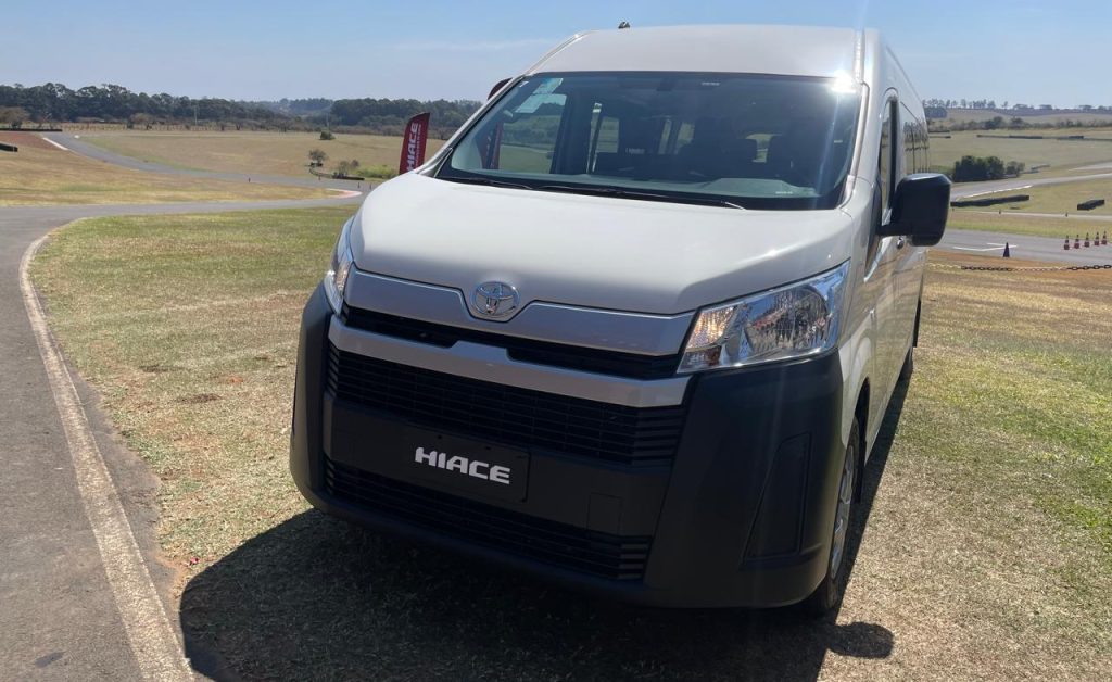 Toyota estreia no mercado de vans no Brasil com Hiace