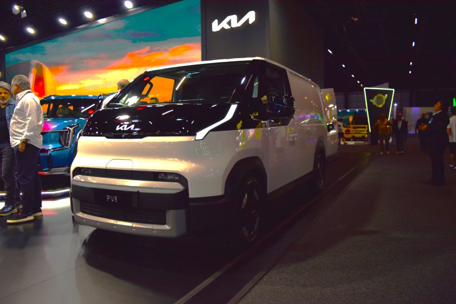 Furgão 100% elétrico tem previsão de começar a ser vendido em 2026