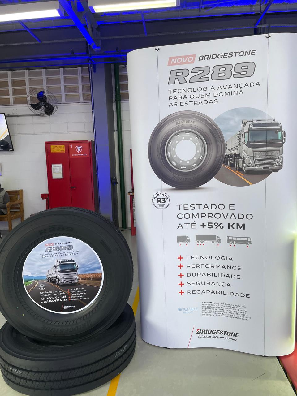 Novo pneu de carga da Bridgestone promete até 5% mais quilometragem