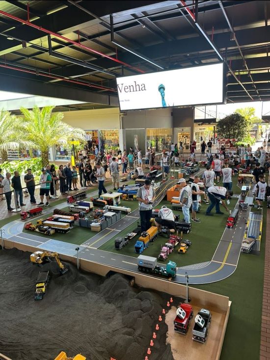 Evento de truckmodelismo reúne miniaturas de caminhões em Cravinhos