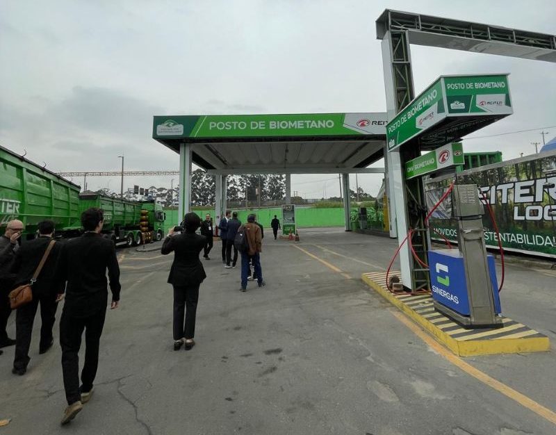 Após adquirir 220 caminhões a gás, Reiter Log recebe primeiro cavalo elétrico Scania